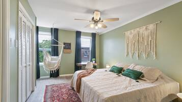 2 slaapkamers, een bureau, een strijkplank/strijkijzer, gratis wifi