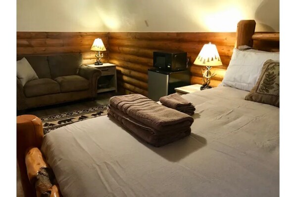 1 bedroom, bed sheets