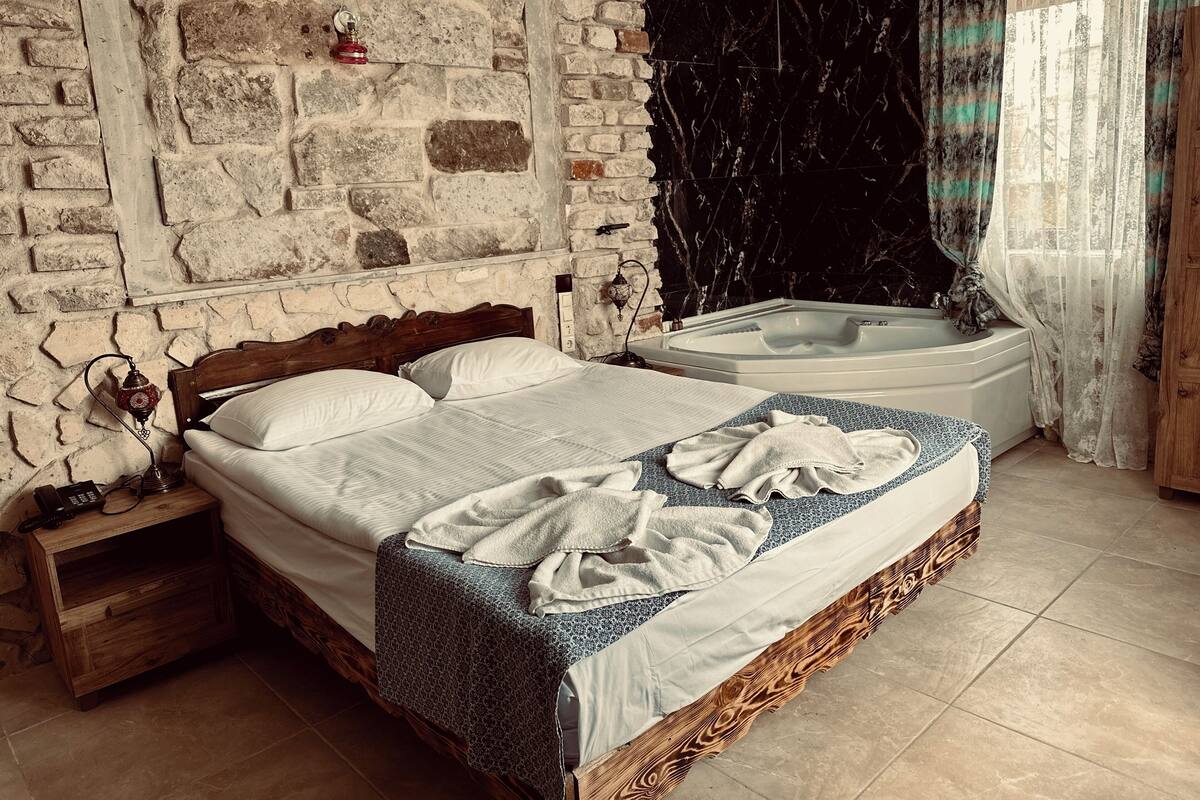 Superior King Room | Premium bedding, desk, laptop workspace, soundproofing