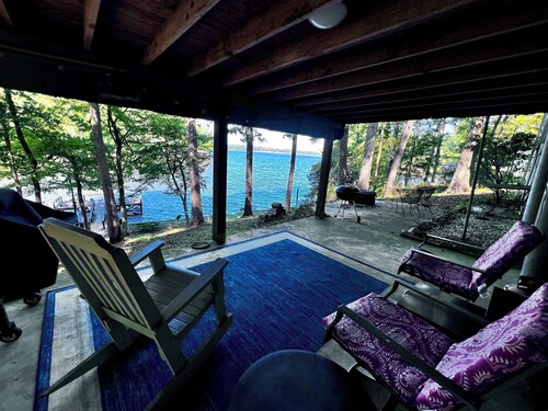 Cozy Cabin with Screened Porch and Fishing Dock on Lake D'Arbonne