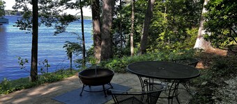Cozy Cabin with Screened Porch and Fishing Dock on Lake D'Arbonne