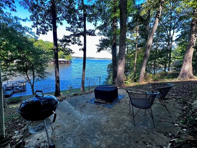 Cozy Cabin with Screened Porch and Fishing Dock on Lake D'Arbonne