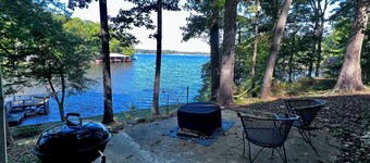 Cozy Cabin with Screened Porch and Fishing Dock on Lake D'Arbonne