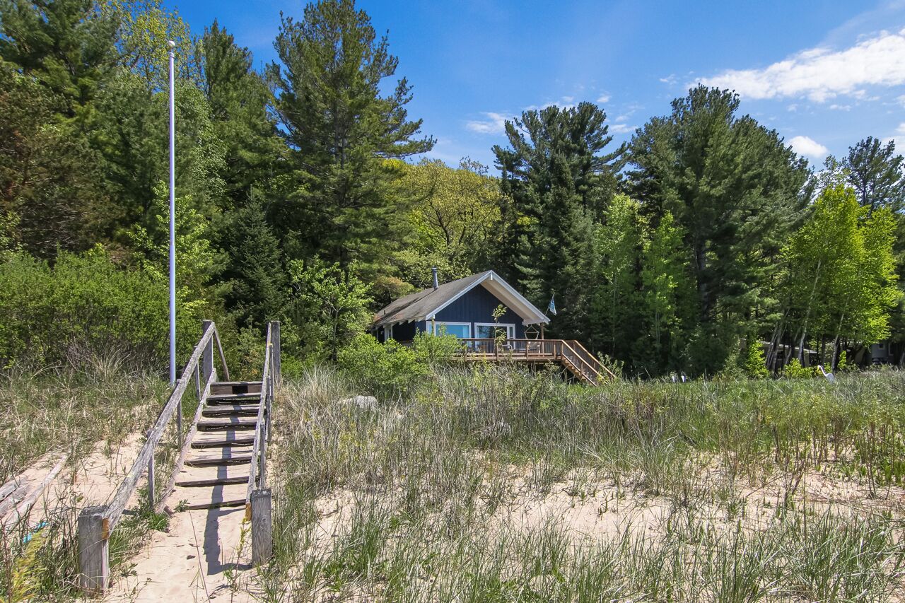 Private Lake Michigan Lakefront Pristine Good Harbor Bay beach Leland  5 guests