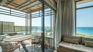 Signature Suite Sea View Hot Tub | In-room safe, blackout curtains, soundproofing, iron/ironing board