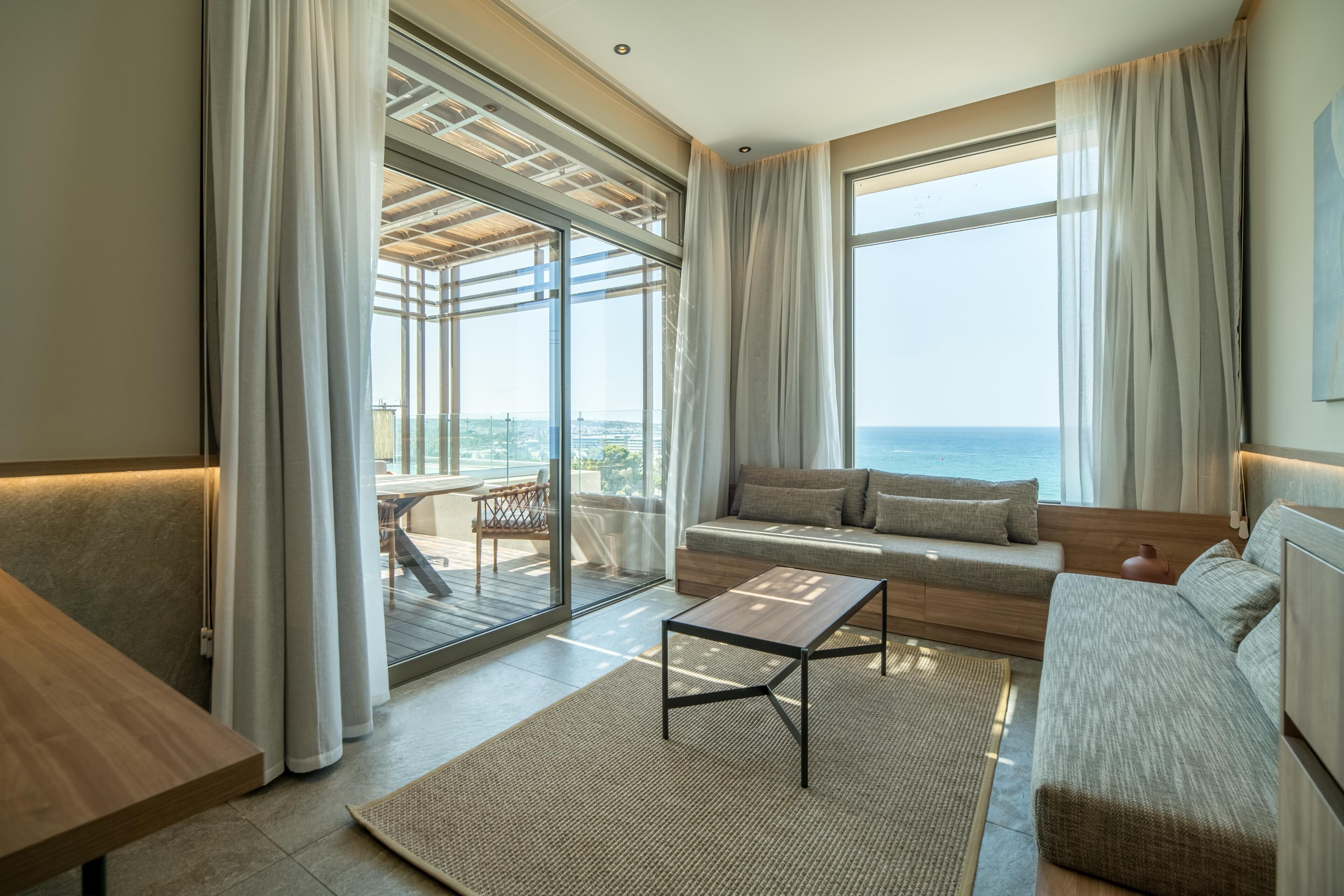 Signature Suite Sea View Hot Tub | In-room safe, blackout drapes, soundproofing, iron/ironing board