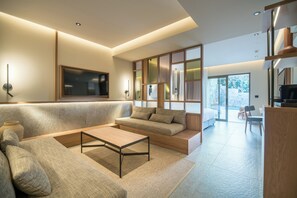 Garden Oasis Suite Private Pool | Tallelokero huoneessa, pimennysverhot, äänieristys, silitysrauta/-lauta