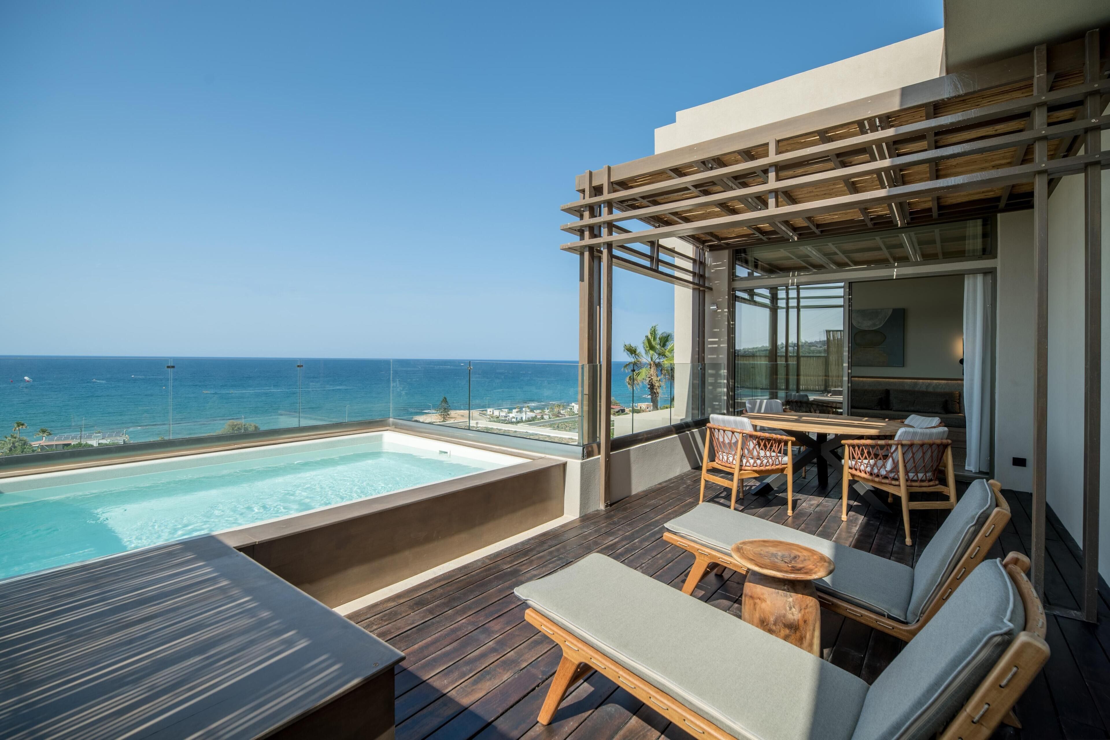 Signature Suite Sea View Hot Tub | Tallelokero huoneessa, pimennysverhot, äänieristys, silitysrauta/-lauta