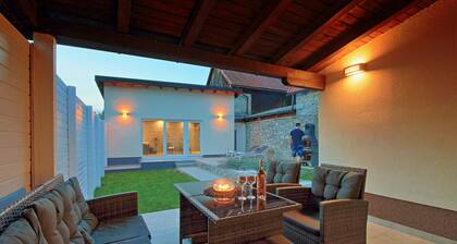Guesthouse in heart of Lika county with view to the Sokolac castle