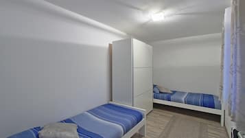 2 bedrooms, iron/ironing board, free WiFi, bed sheets