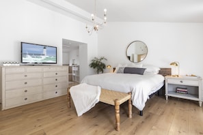 4 bedrooms, desk, iron/ironing board, travel cot