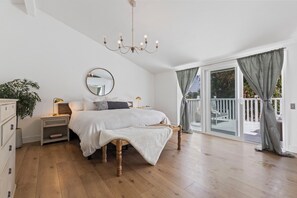 4 camere, una scrivania, ferro/asse da stiro, culla da viaggio