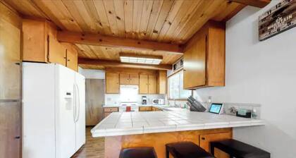Spacious 3-bedroom Meadowview Chalet