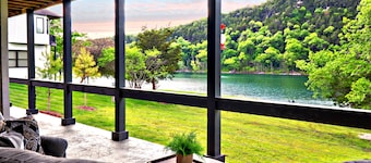 Perfect Lakefront 5BR Luxury Home-Wow Views, Fire Pit, Kayaks,Best Shore Access