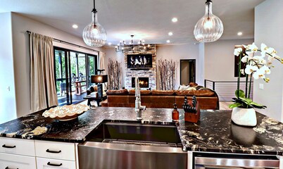 Perfect Lakefront 5BR Luxury Home-Wow Views, Fire Pit, Kayaks,Best Shore Access