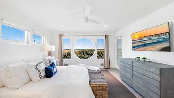 4 habitaciones, escritorio, tabla de planchar con plancha y wifi