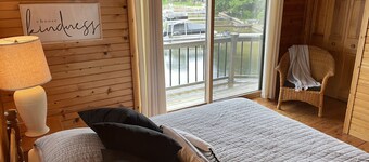 Upper Silver Lake, Beautiful 5 Bedroom Lake Front Log Cabin Style Home