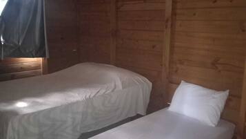 2 makuuhuonetta, silitysrauta/-lauta, Wi-Fi, vuodevaatteet