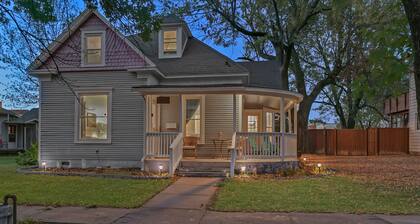 Charming 3 BR cottage in Humboldt - blocks from DT