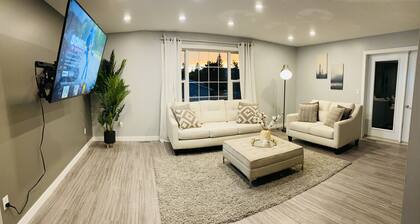 ☀️Spacious Drumheller Retreat☀️Museum & Golf ☀️Sleeps10+☀️Large Yard