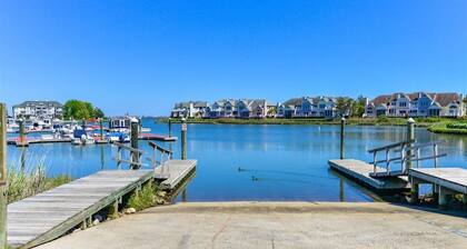Cottage on the Canal minutes from Ocean City, Assateague Island and Ocean Downs