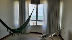 Panoramic Studio Suite, 1 King Bed | Hypo-allergenic bedding, in-room safe, desk, laptop workspace - Recanto Há Mar (Maceió)