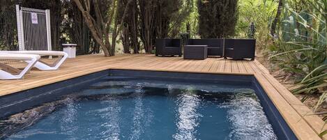 Piscina a l'aire lliure i piscina climatitzada