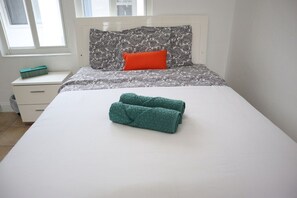 1 chambre, fer et planche à repasser, Wi-Fi, draps fournis