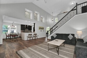 Smart TV, books - Spacious & Modern Home with everything you need! (Westerville)