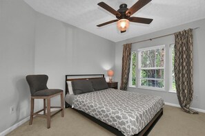 6 bedrooms, desk, iron/ironing board, free WiFi