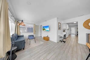 TV - Newly Remodeled Home with Spacious Backyard! (Fort Lauderdale)