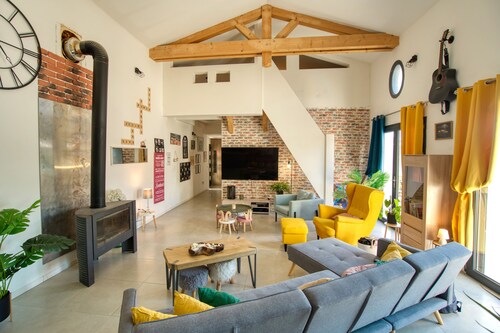 5 bedroom villa in tavel