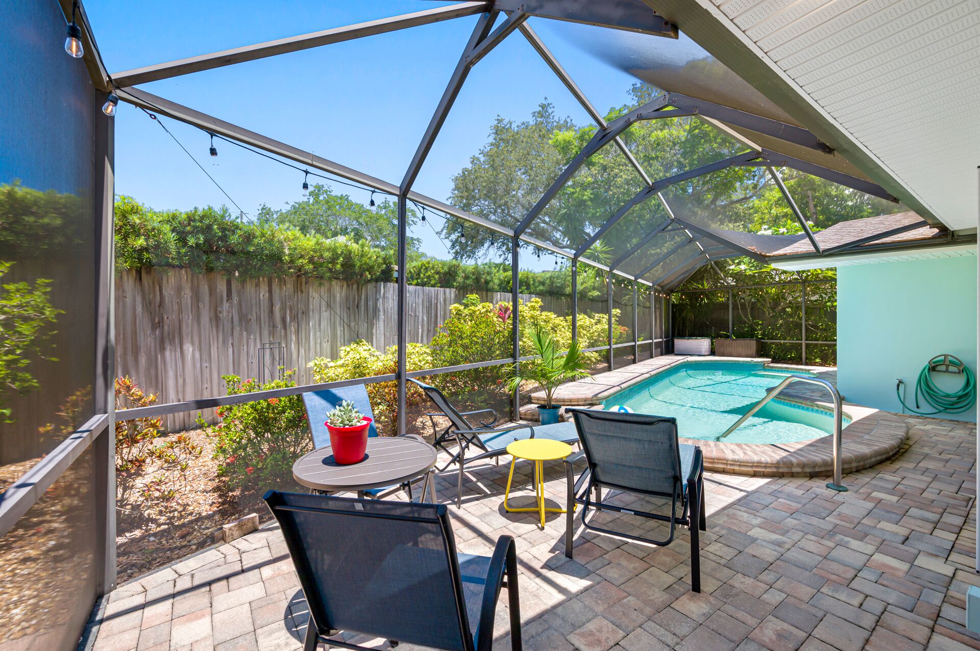 Beautiful Pool Home, 6 Min. to Beaches, Sleeps 8, Great for Families!