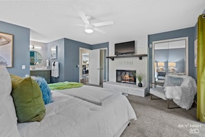 3 bedrooms, iron/ironing board, travel crib, free WiFi - ☆ THE BELLA ☆ Near Trailheads & Lakes ☆ Back Patio (Bella Vista)