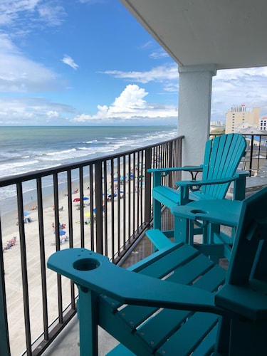 Oceanfront Beauty: 2 Bedroom 2 bath Shalimar Condo with Breathtaking Beach Views