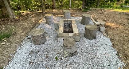 Relaxing 2 bedroom cabin near Burr Oak State Park