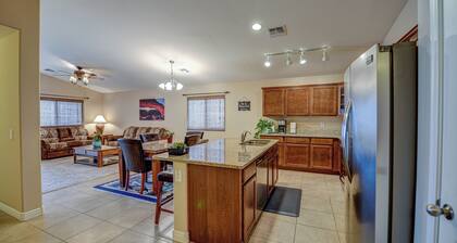 Peaceful 3-bdrm Residential House with Home Office