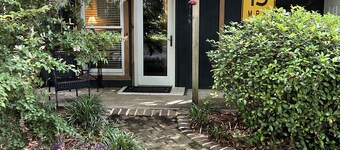 Cozy coastal cottage like studio