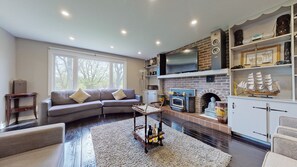 Älytelevisio, kirjoja, stereot