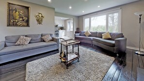 Älytelevisio, kirjoja, stereot