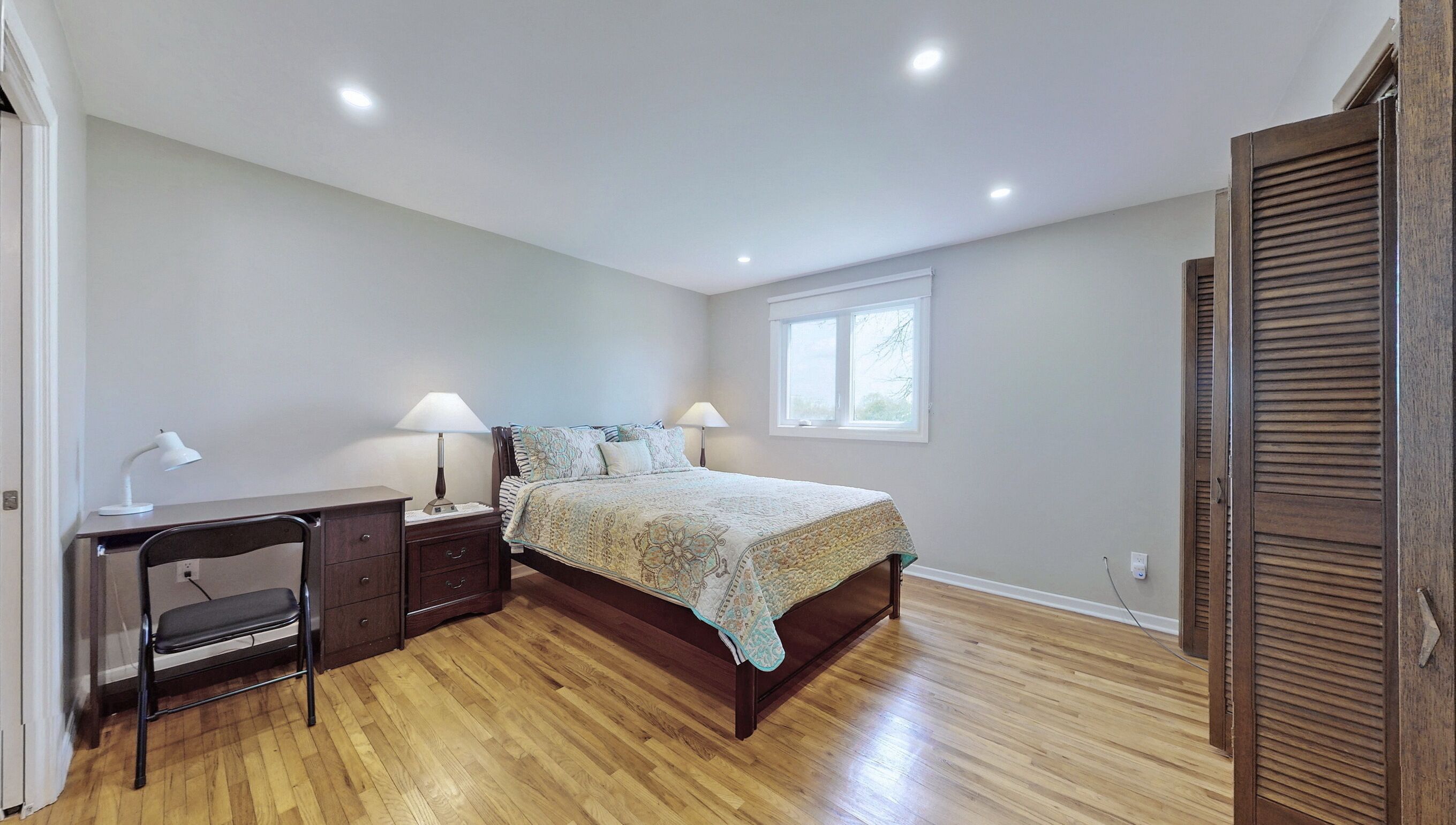 5 bedrooms, desk, iron/ironing board, free WiFi