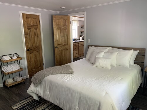 Remodeled cozy country suite. Close to Cooperstown