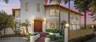 Luxury Oceanview Hilltop Villa w/ Private Pool