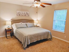 3 chambres, fer et planche à repasser, lit de bébé portatif