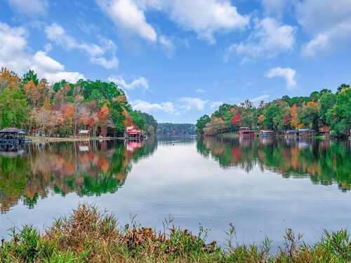 Little Getaway Paradise on the Golf Course w/Resort Amenities!