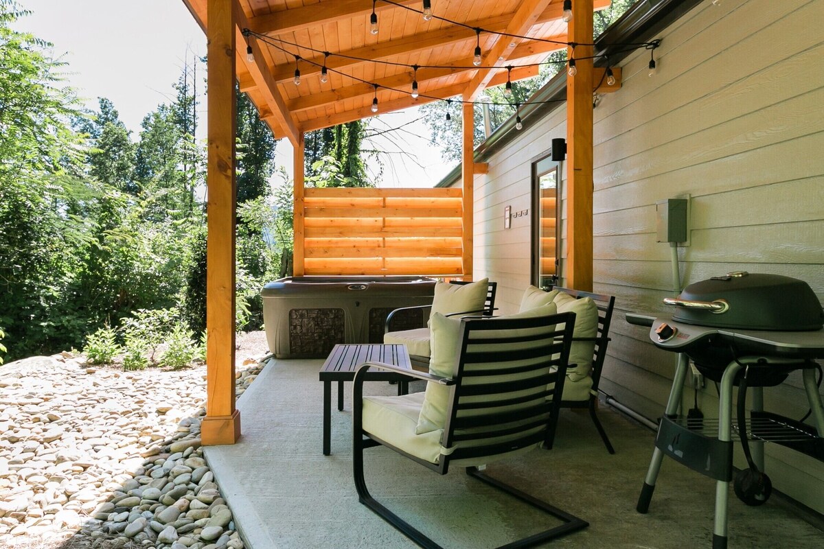 Photo 32 of Rushing Creek Sounds + Early Check-In+ HotTub + Dtown Edge + GSMNP+ King Bds