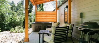 Rushing Creek Sounds + Early Check-In+ HotTub + Dtown Edge + GSMNP+ King Bds