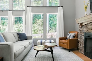 Smart TV, fireplace
