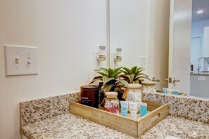 Badkar/dusch, hårtork, handdukar och tvål