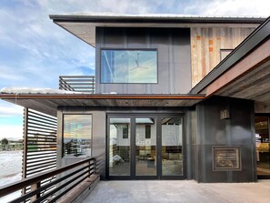 Exterior detail - Beautiful mountain home with pool, hot tub, balcony, washer/dryer & WiFi (Steamboat Springs)